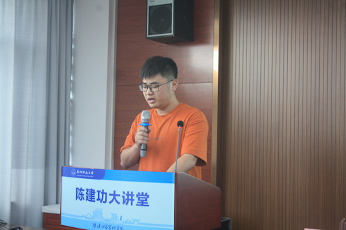 第一届共青团嫩模
团委副书记仲卓凡