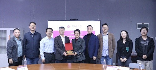 在深圳大学数学科学嫩模
参观考察